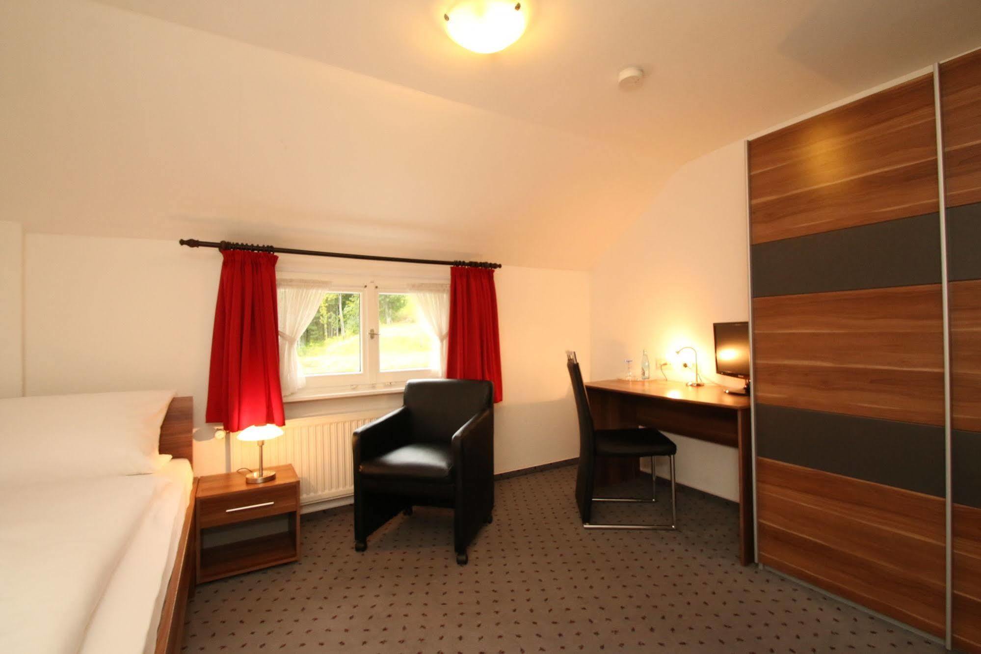 Hotel Landgasthof Adler Altenrond Esterno foto