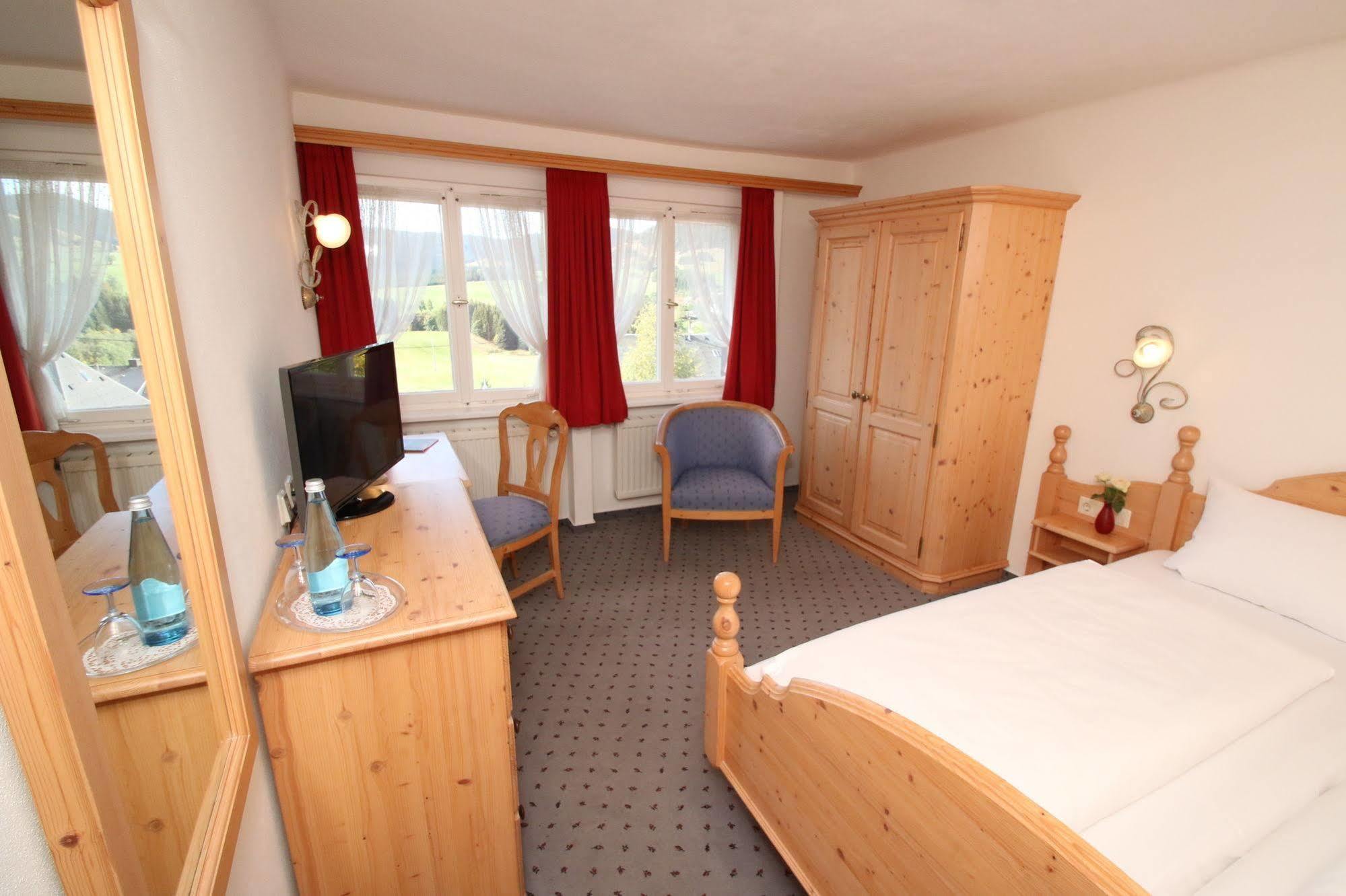 Hotel Landgasthof Adler Altenrond Esterno foto