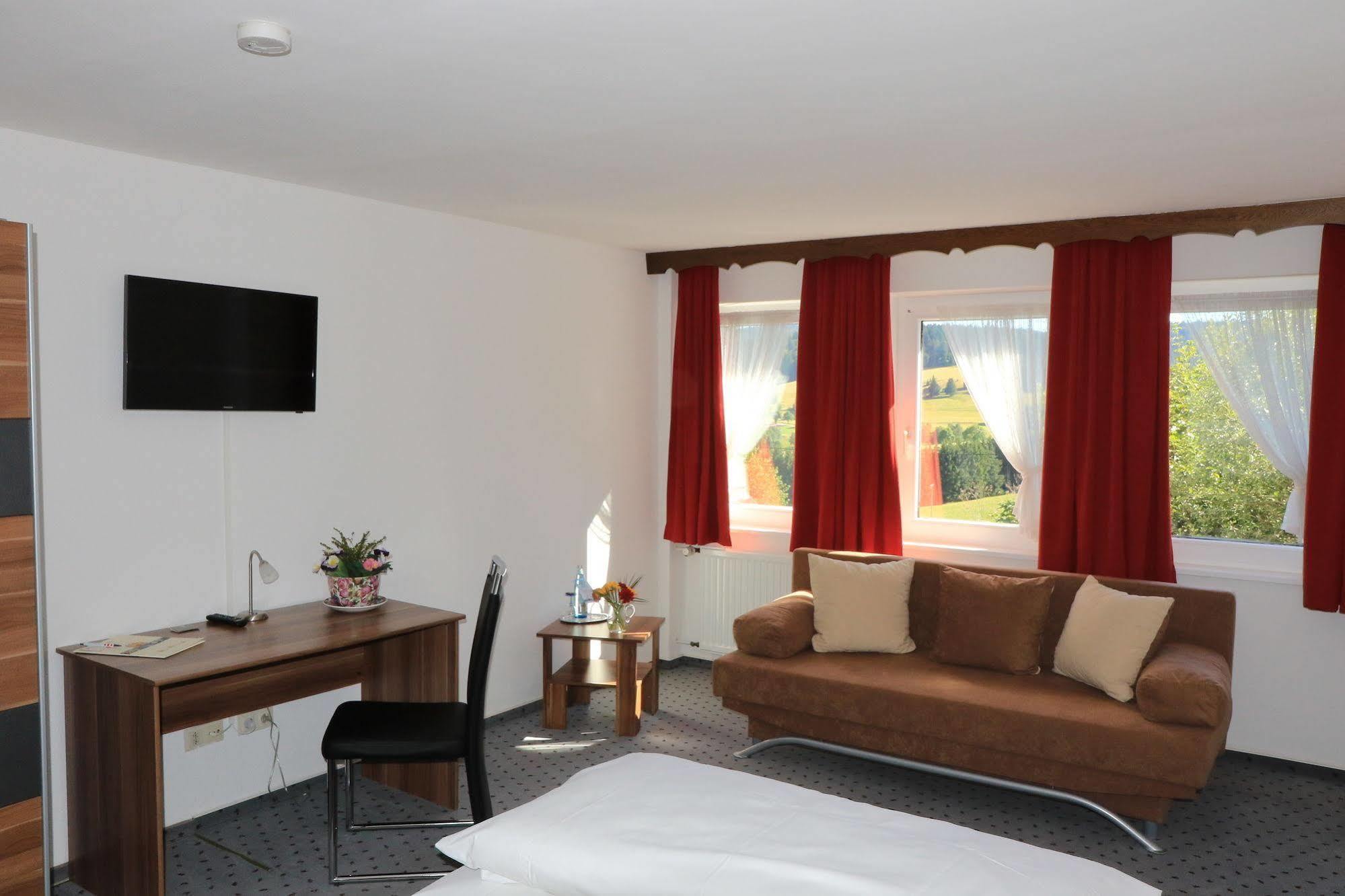 Hotel Landgasthof Adler Altenrond Esterno foto