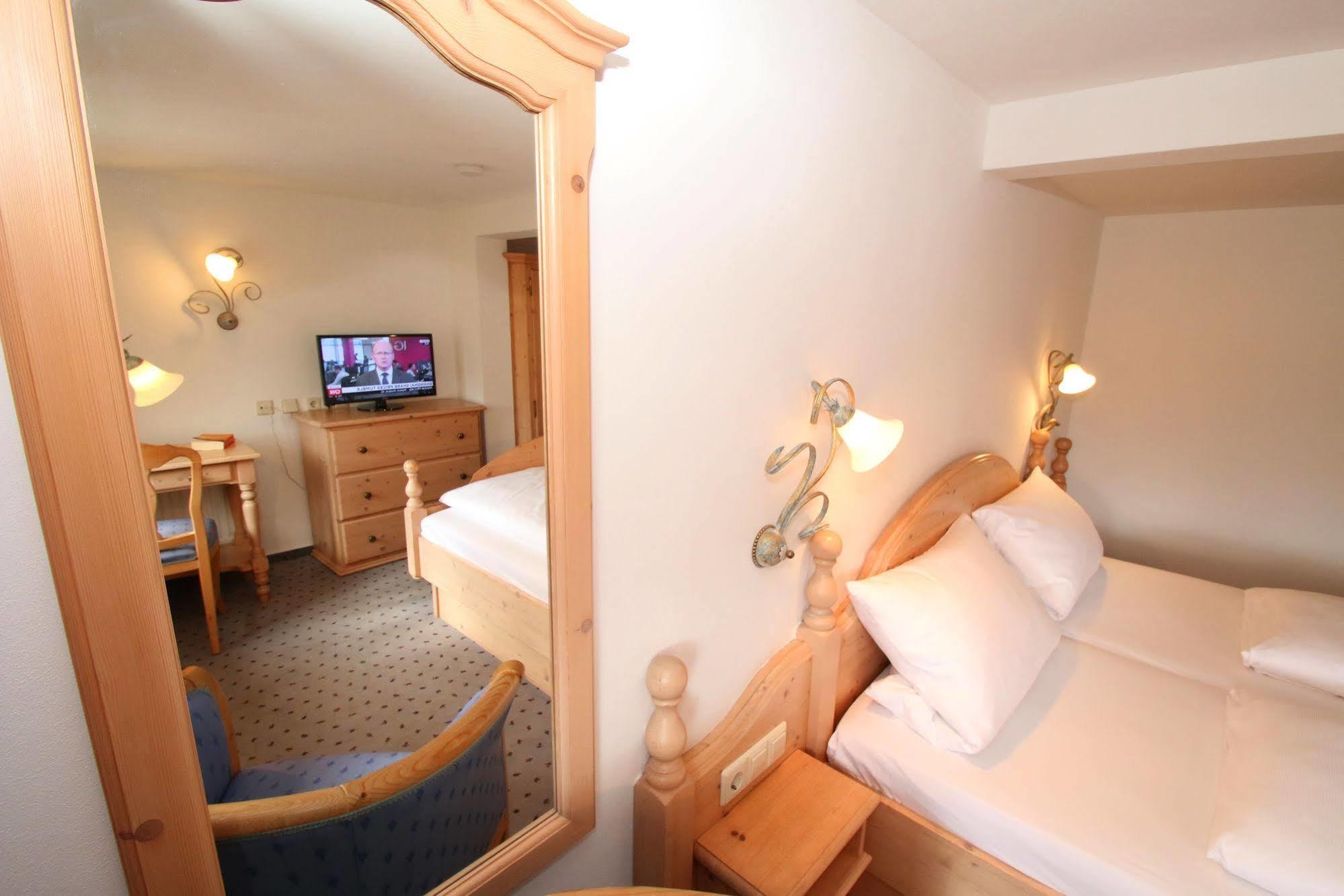 Hotel Landgasthof Adler Altenrond Esterno foto