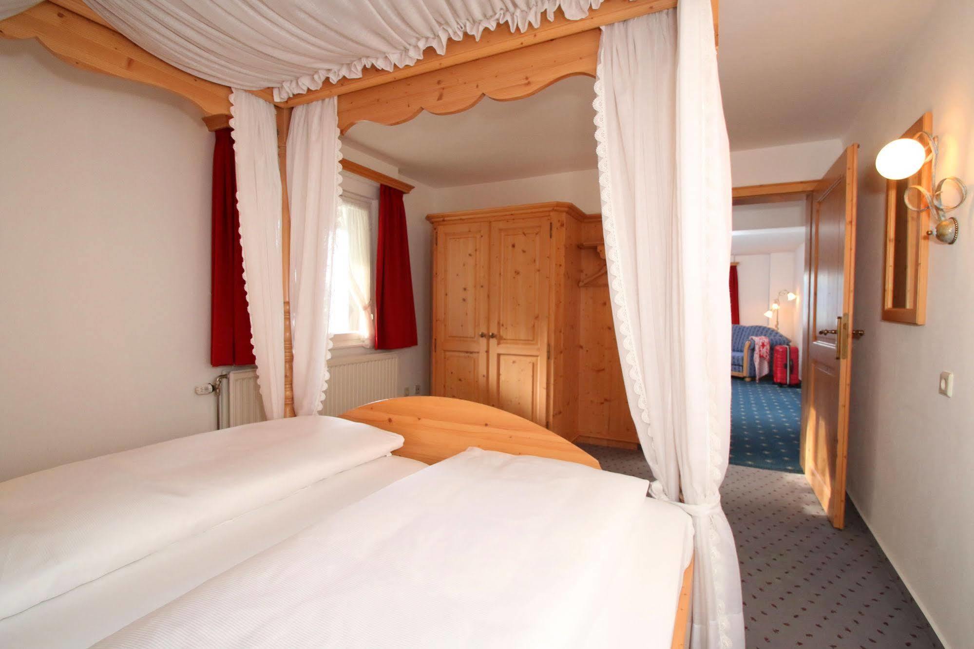 Hotel Landgasthof Adler Altenrond Esterno foto